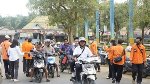 Pemkab Tana Tidung Bagikan Masker untuk Antisipasi Dampak Kabut Asap Karhutla