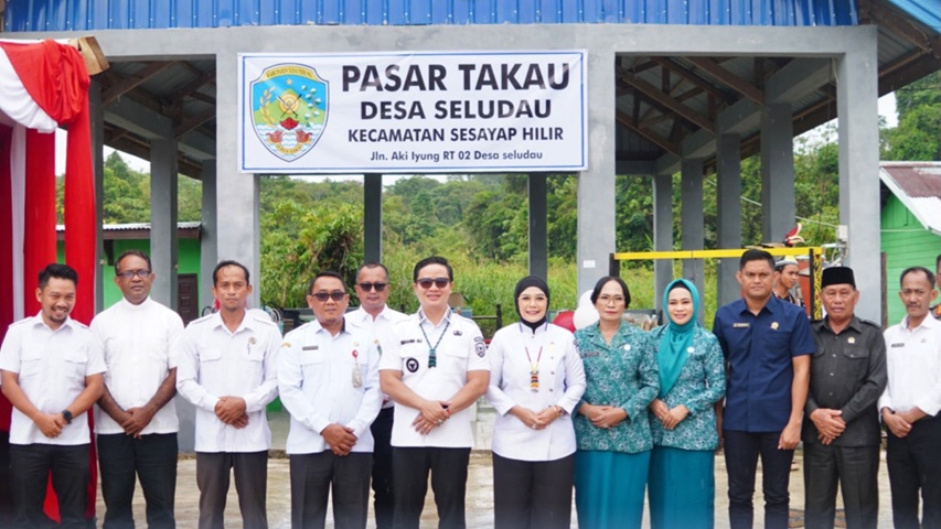 Bupati Tana Tidung Resmikan Pasar Takau di Desa Seludau